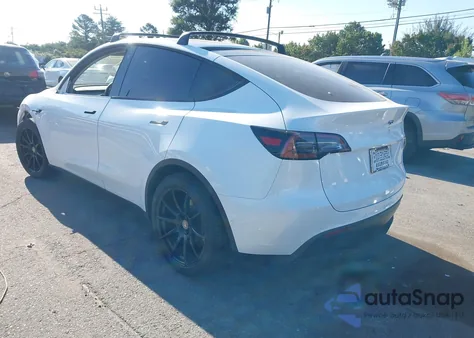 2022 Tesla Model Y Long Range Dual Motor All-Wheel Drive z USA, uszkodzony, nr VIN 7SAYGAEE1NF336521